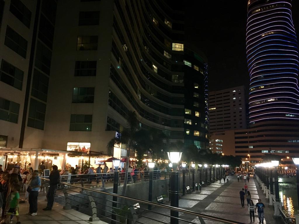 Luxury Suites River Front กวายากิล ภายนอก รูปภาพ